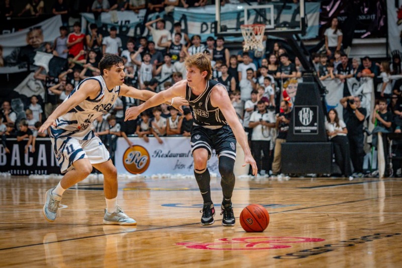 Estudiantes se qued� con el cl�sico olavarriense en el debut de la Liga Federal